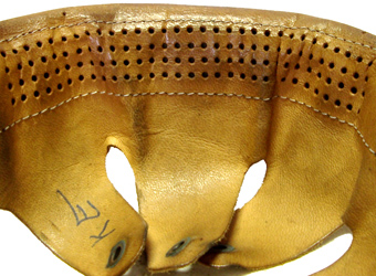 Bandeau frontal sur coiffe sans trou d'aération. Bandeau frontal sur coiffe sans trou d'aération.