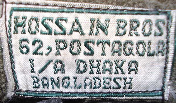 &Eacute;tiquette appliqu&eacute;e par le fabricant.