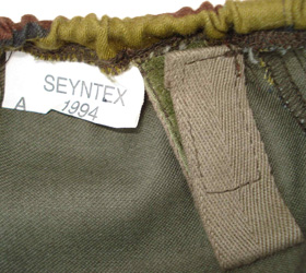 Etiquette et bande velcro. Etiquette et bande velcro.