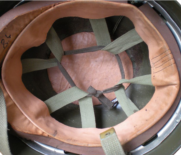 Fond doublé de cuir. Fond doublé de cuir.