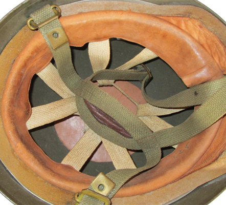 Nouvelle suspension et fond doublé de cuir. Nouvelle suspension et fond doublé de cuir.