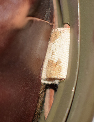 Détails passage lacet dans suspension en toile.