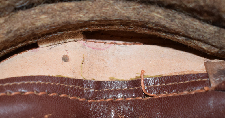 Détails coutures cerclage en cuir.