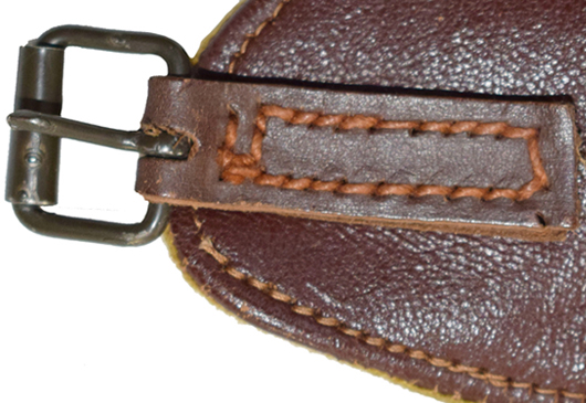 Boucle à ardillon de fermeture.