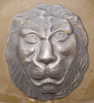 Lion belge (fabrication Fonson). Lion belge (fabrication Fonson).