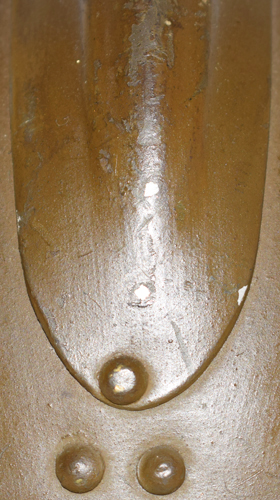 Pointe arrière et rivets de fixation lame ressort. Pointe arrière et rivets de fixation lame ressort.