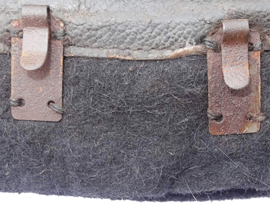 Agrafes fixées par paire. Agrafes fixées par paire.