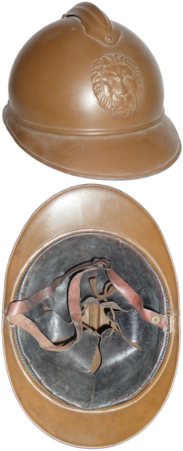 Casque Adrian modèle 15 de fabrication française. Casque Adrian modèle 15 de fabrication française.