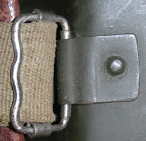 Jugulaire et boucle de réglage. Jugulaire et boucle de réglage.