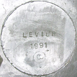 Marquage fabricant et date.