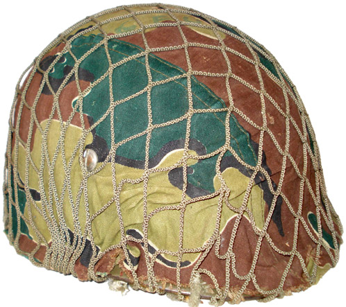 Couvre-casque et filet. Couvre-casque et filet.