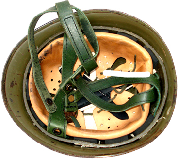 Coiffe sans perforations frontales et jugulaire en cuir vert épais. Coiffe sans perforations frontales et jugulaire en cuir vert épais.