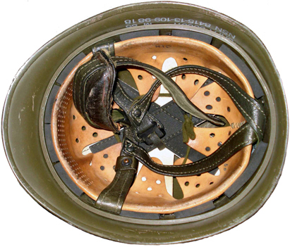 VDN 96 : jugulaire marron avec mentonnière coque VDN 96 : jugulaire marron avec mentonnière coque