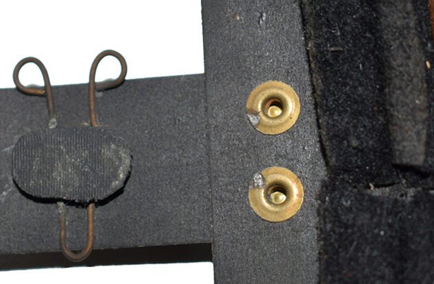 Détail fixation tampon en caoutchouc.