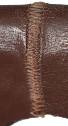 Détail couture jointure bande de cuir (SARTEL).