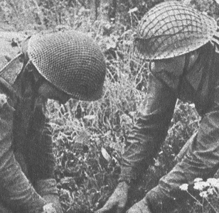 Casque Mark III utilisé au sein de la brigade Piron. Casque Mark III utilisé au sein de la brigade Piron.