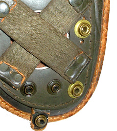 Bavolet modifié pour le port d'un micro articulé.