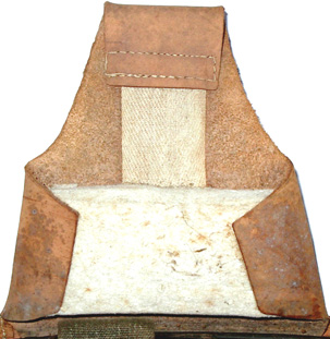 Patte de coiffe latérale.