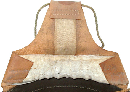 Patte de coiffe avant.