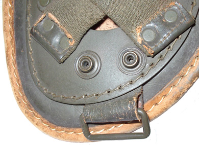 Passant de jugulaire (coté gauche).