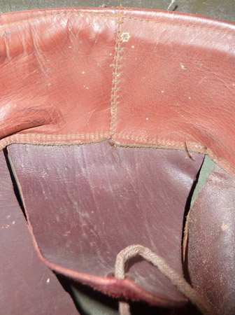 Jointure bandeau de cuir de la coiffe.