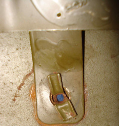 Armature - fixation arrière. Armature - fixation arrière.