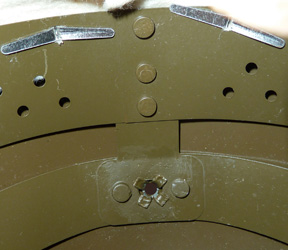 Armature - fixation arrière. Armature - fixation arrière.