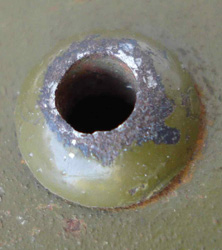 Rivet de fixation de coiffe et d'aération. Rivet de fixation de coiffe et d'aération.