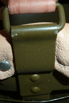 Passant de jugulaire. Passant de jugulaire.