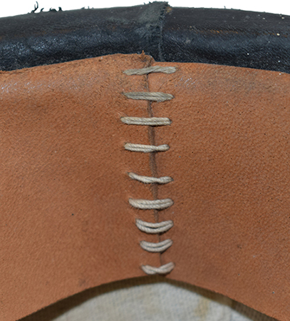 Jointure bandeau en cuir.