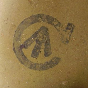 Broad arrow tamponné dans le fond. Broad arrow tamponné dans le fond.