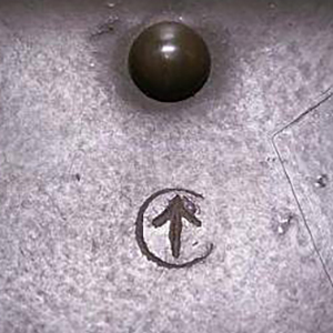 Broad arrow estampé en surface. Broad arrow estampé en surface.