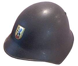 Commune. Casque de pompier.