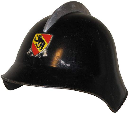 Casque avec cimier. Pompier 18/40.