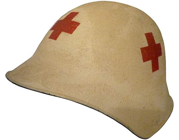 Casque de la croix rouge. Croix rouge.