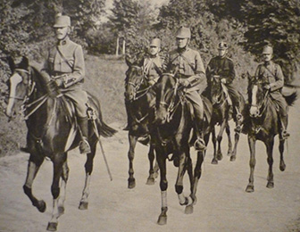 Shako modèle 1889. Shako modèle 1889.
