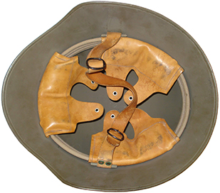 Coiffe avec jugulaire du 2nd type. Coiffe avec jugulaire du 2nd type.