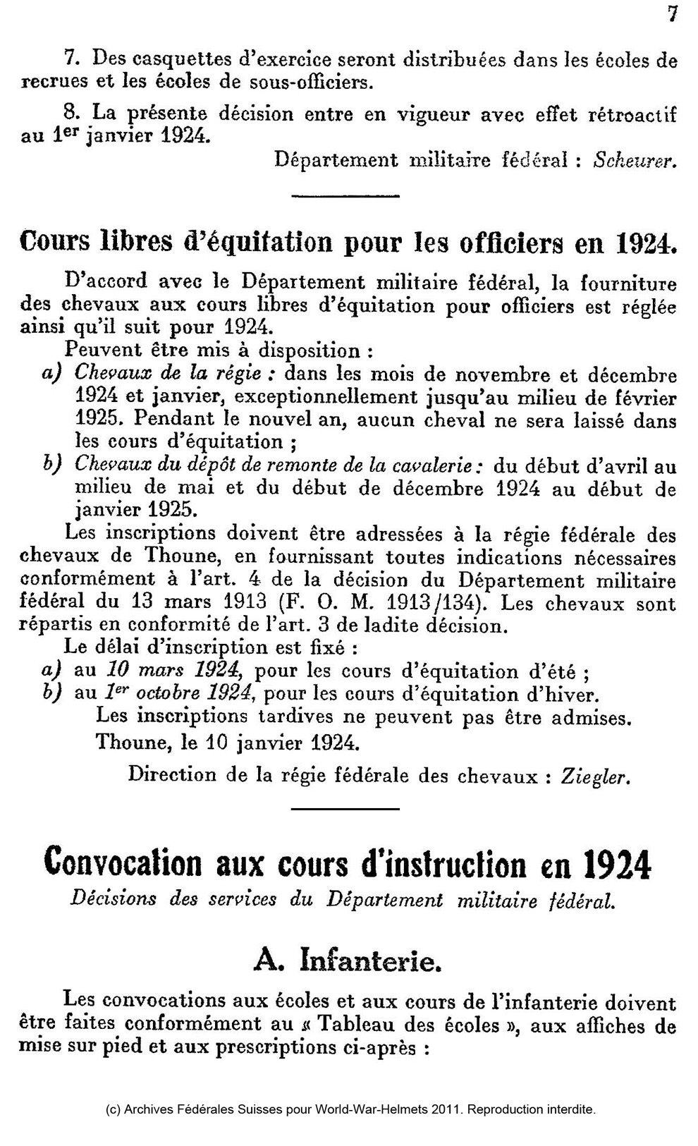 Remise des casques d'acier à titre d'effet de l'équipement personnel.