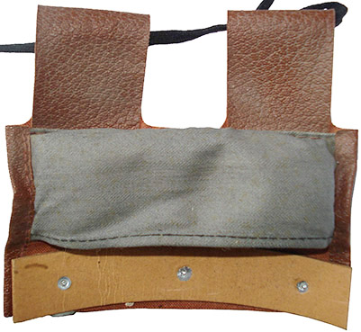 Patte de coiffe - Face externe.