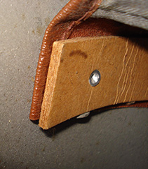 Détail de la plaque de maintient.