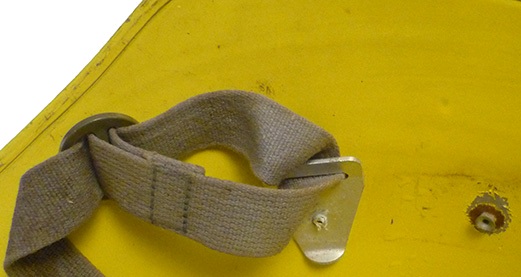 Pontet droit en place.