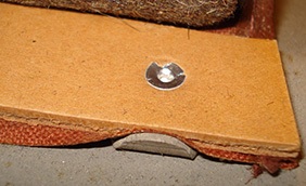 Pontet riveté avec la coiffe.