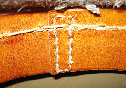 Jointure de la bande en cuir. Jointure de la bande en cuir.