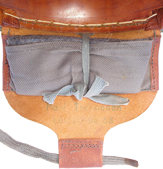 Revers de la patte. Revers de la patte.