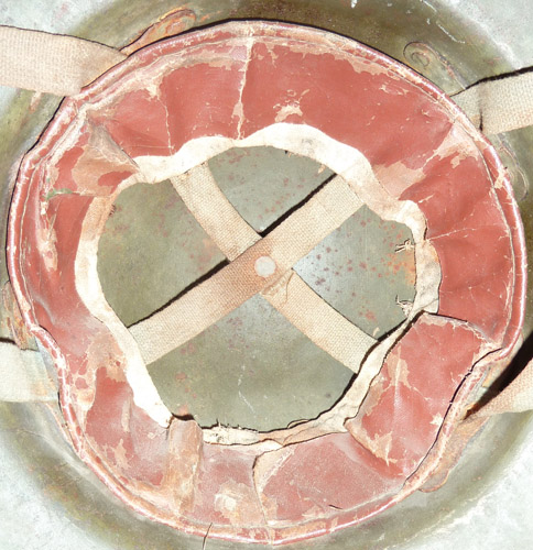 Coiffe avec suspension fixée en quatre points. Coiffe avec suspension fixée en quatre points.