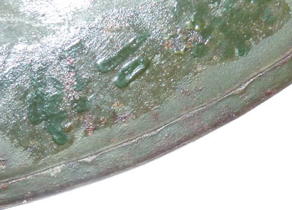 Bordure du casque repliée - intérieur. Bordure du casque repliée - intérieur.