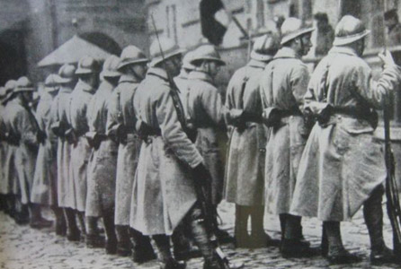 Casque Adrian tchécoslovaque.