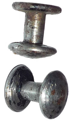 Rivets à double têtes de fixation.