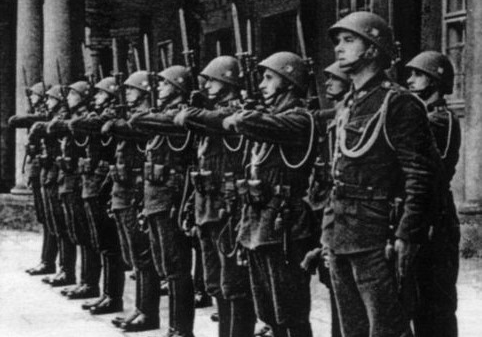 Soldats du protectorat de Bohême-Moravie.