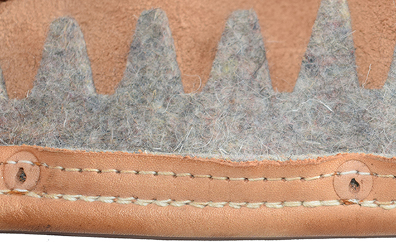 Détails montage doublure en feutre. Détails montage doublure en feutre.